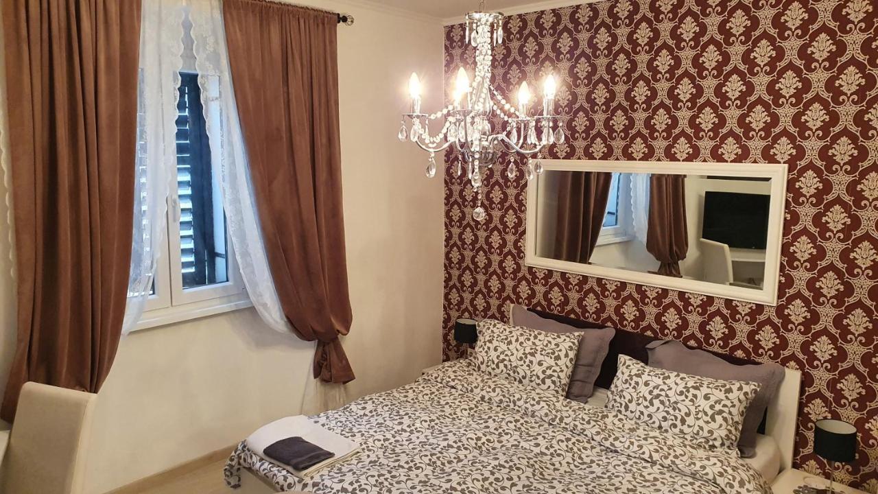 Apartments Paris Умаг Екстер'єр фото