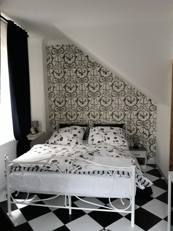 Apartments Paris Умаг Екстер'єр фото