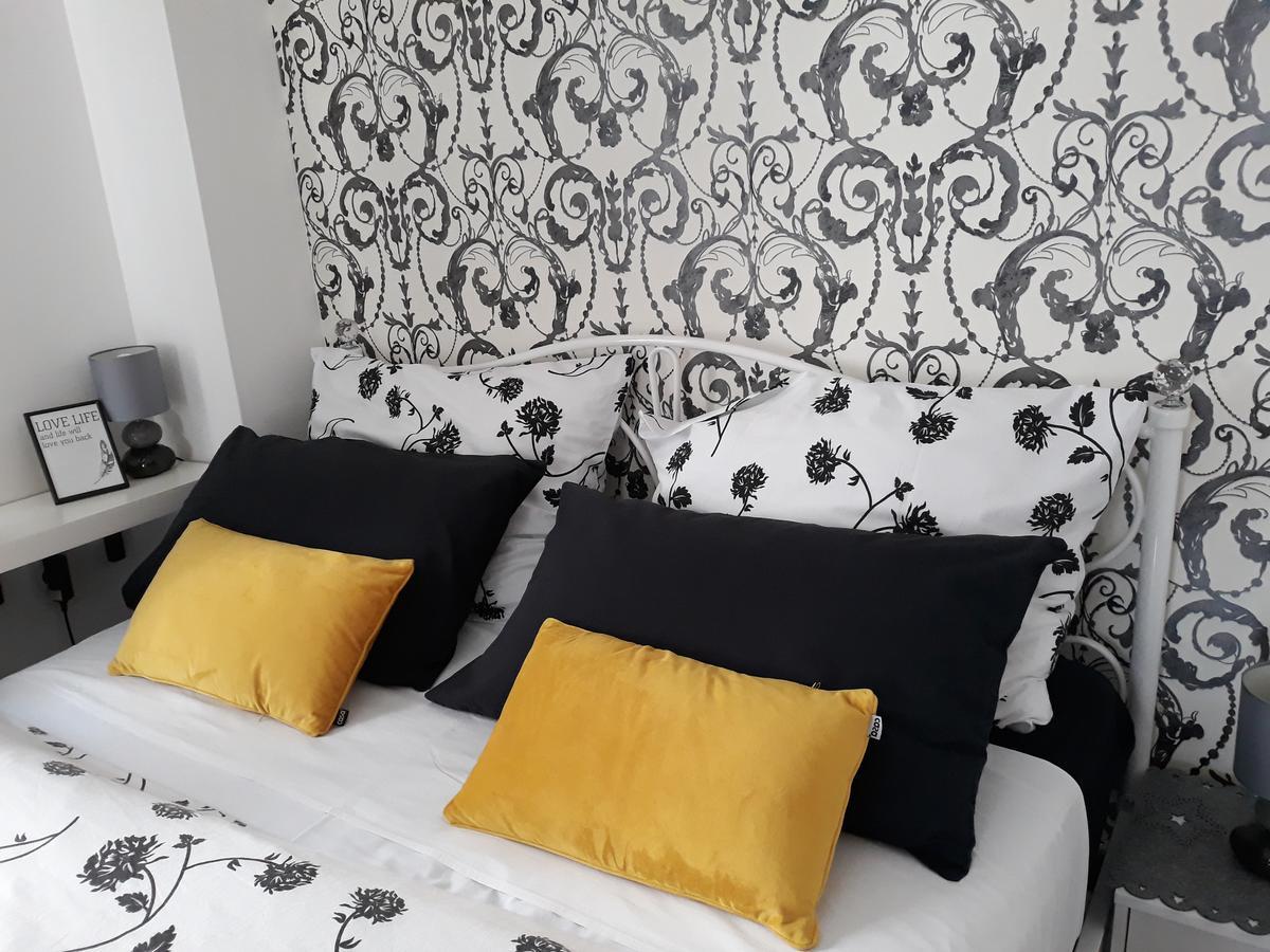 Apartments Paris Умаг Екстер'єр фото