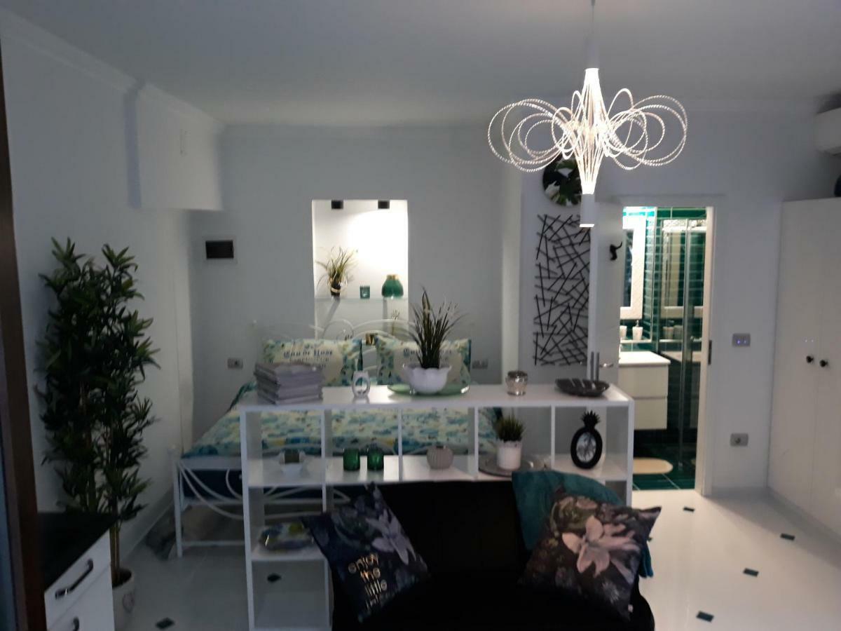 Apartments Paris Умаг Екстер'єр фото