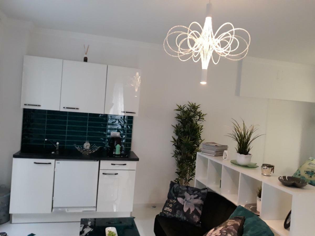 Apartments Paris Умаг Екстер'єр фото